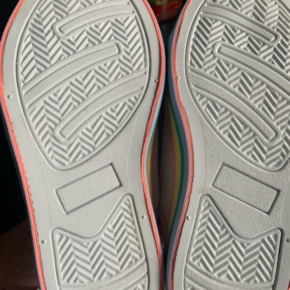 Toddler shoes size 8 - Picture 2 of 3